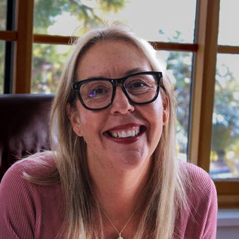 Kelly Paxton bio photo